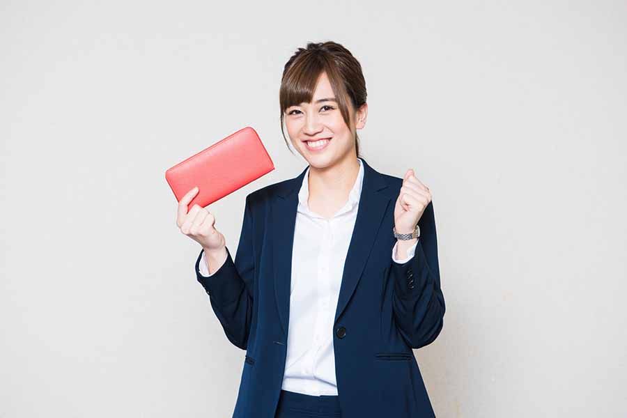 ペイロールカードVS口座振込!利用者のメリットを比較