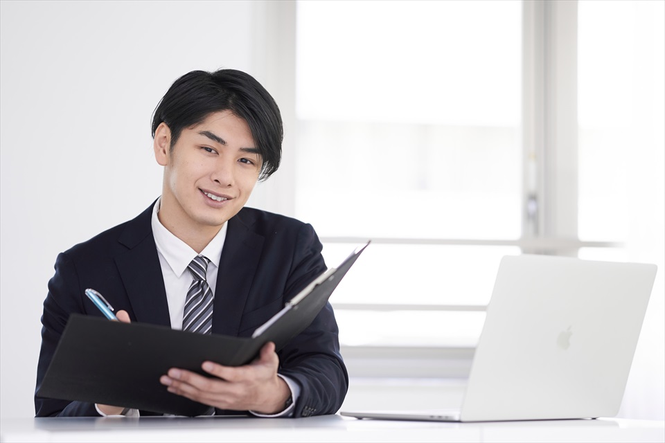給与前払いの導入で「勤怠データの自動連携」が重要な理由とは?